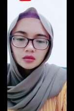 Nonton Video Bokep Neng Yulia Pamer Belahan - demenbokep.stream